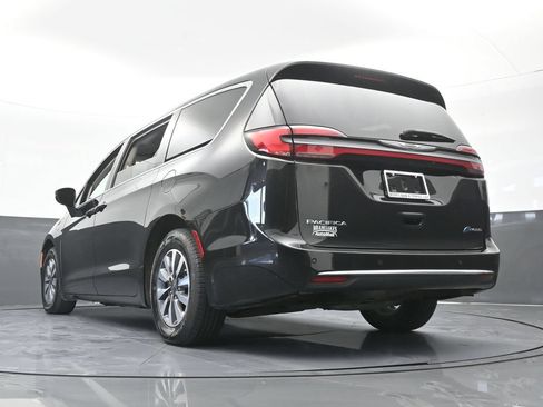 Used 2023 Chrysler Pacifica Touring-L FWD image 63