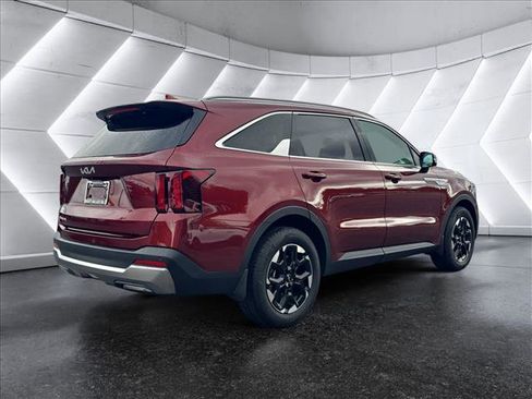 Used 2025 Kia Sorento S image 5
