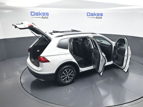 Used 2018 Volkswagen Tiguan SE w/ Panoramic Sunroof Package AWD/4WD image 58