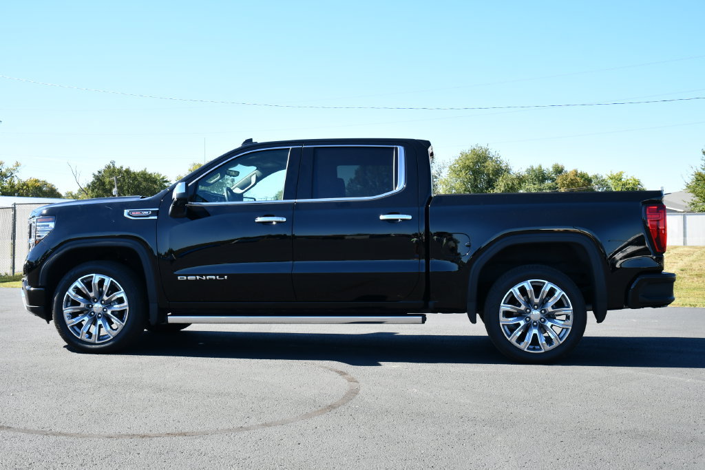 Used 2025 GMC Sierra 1500 Denali w/ Denali Reserve Package AWD/4WD image 4