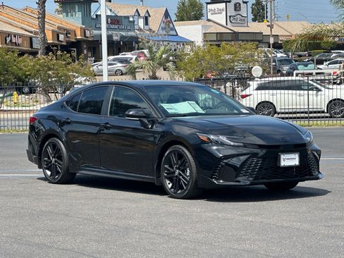 New 2026 Toyota Camry Hybrid FWD image 8