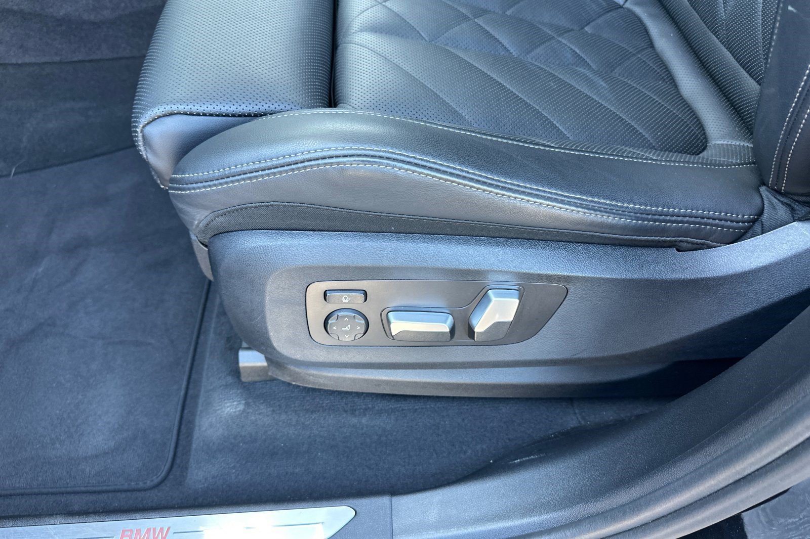 Used 2024 BMW X5 xDrive50e w/ Premium Package AWD/4WD image 15