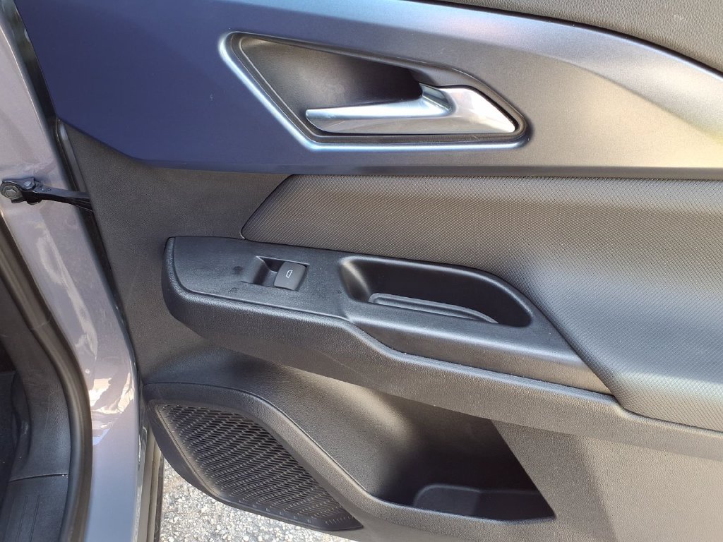 Used 2025 Chevrolet Equinox EV LT w/ Convenience Package FWD image 25