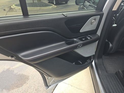 Used 2023 Lincoln Aviator Reserve w/ Equipment Group 201A image 33