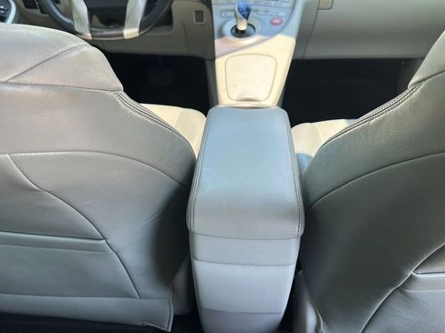Used 2014 Toyota Prius Four w/ Solar Roof Package FWD image 30