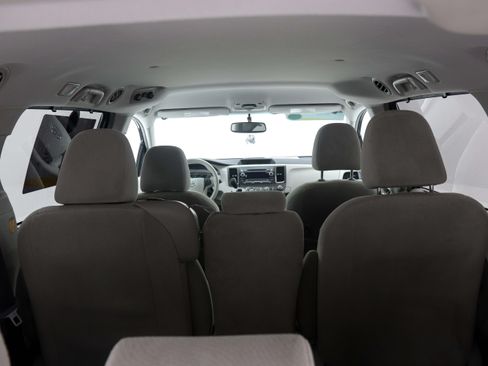 Used 2012 Toyota Sienna LE FWD image 13