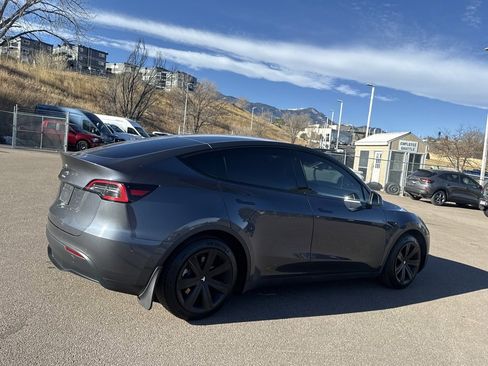 Used 2022 Tesla Model Y Long Range image 5