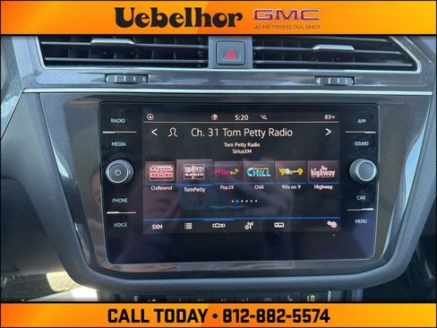 Used 2021 Volkswagen Tiguan SE w/ Panoramic Sunroof Package FWD image 31