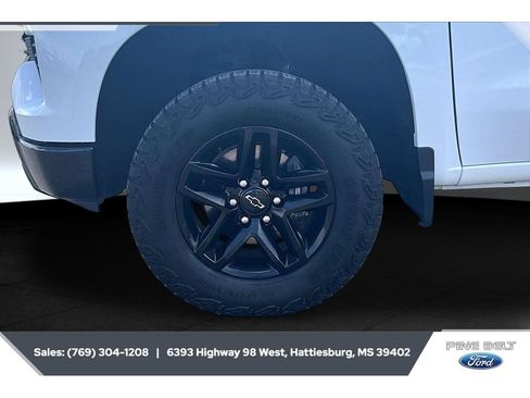 Used 2024 Chevrolet Silverado 1500 LT Trail Boss w/ Protection Package AWD/4WD image 7