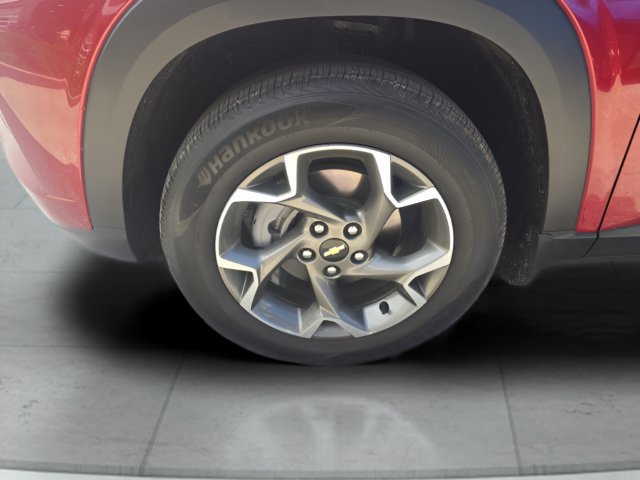 Used 2025 Chevrolet Trax LT w/ LT Convenience Package FWD image 8