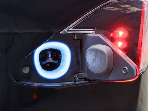 Used 2021 Tesla Model S Plaid image 5