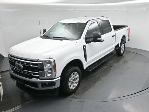 Certified 2024 Ford F250 XLT image 32