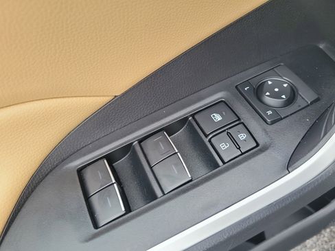 Used 2025 Toyota RAV4 XLE image 21