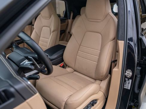 Used 2022 Porsche Cayenne Turbo image 16
