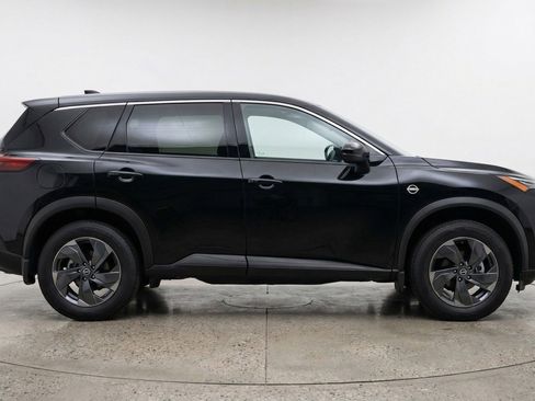 Used 2025 Nissan Rogue SV AWD/4WD image 8
