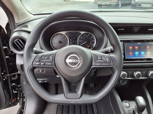 New 2025 Nissan Kicks Play S image 12