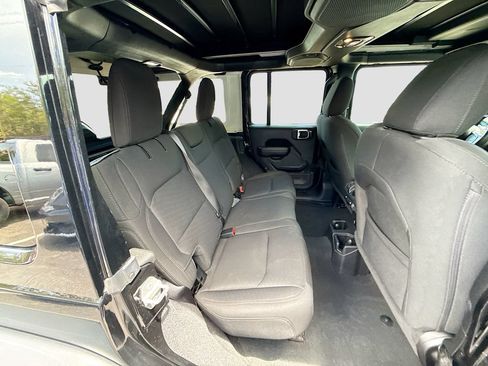 Certified 2022 Jeep Wrangler Unlimited Sport w/ Sun And Sound Package AWD/4WD image 32