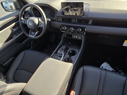 New 2025 Honda Pilot TrailSport image 25