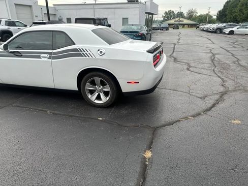 Used 2017 Dodge Challenger SXT RWD image 5