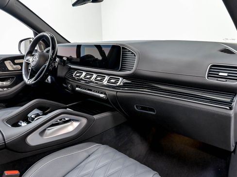 Used 2024 Mercedes-Benz Maybach GLS 600 4MATIC image 27