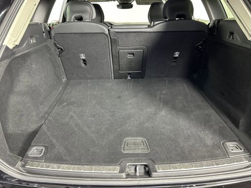 Used 2024 Volvo XC60 B5 Plus image 18