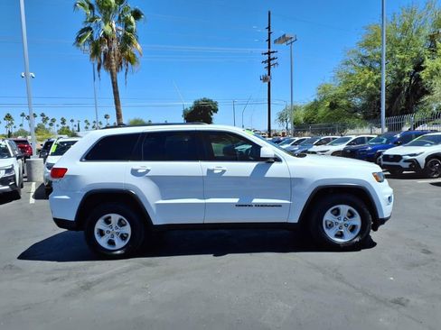 Used 2017 Jeep Grand Cherokee Laredo w/ Quick Order Package 2BE RWD image 9