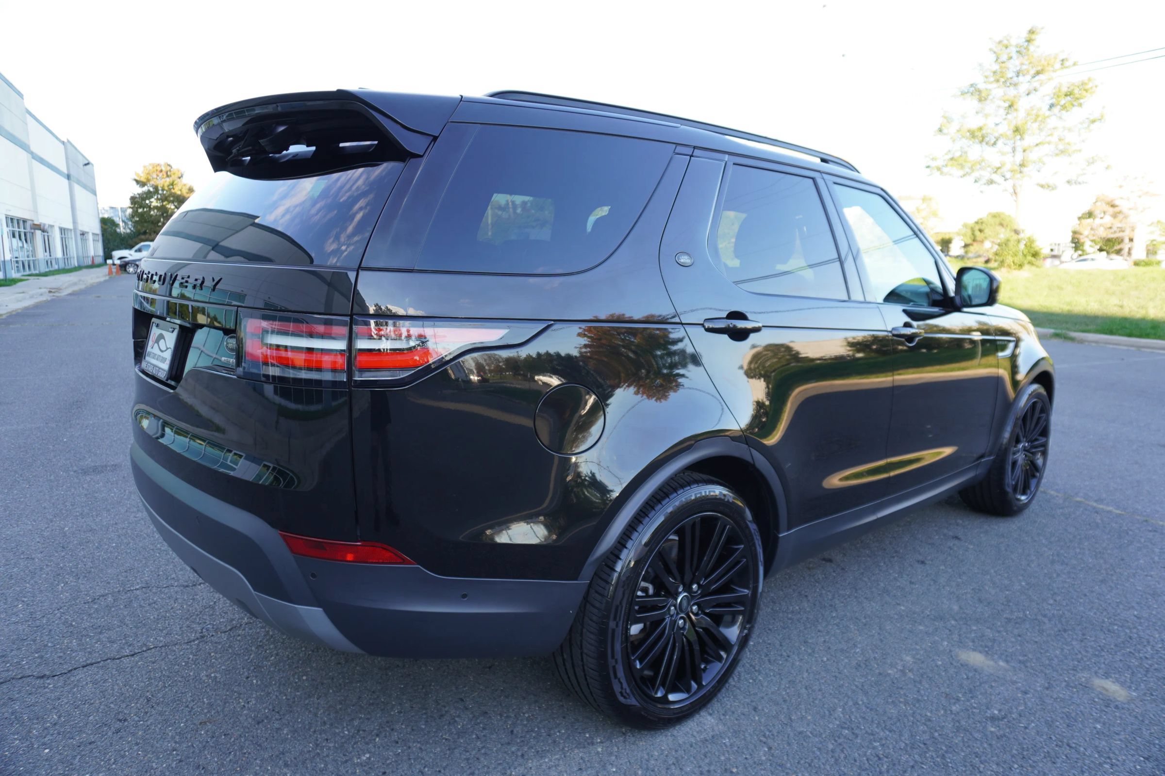 Used 2018 Land Rover Discovery HSE AWD/4WD image 7