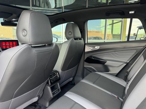 Used 2024 Volkswagen ID.4 S image 33