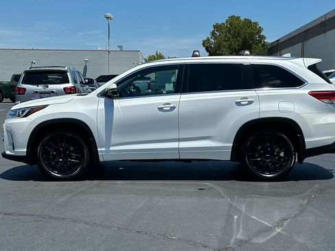 Used 2017 Toyota Highlander Limited AWD/4WD image 9