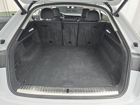 Used 2022 Audi Q8 Premium w/ Convenience Package image 12