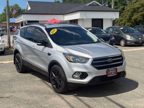 Used 2017 Ford Escape Titanium FWD image 2