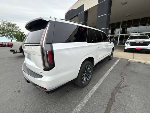 Used 2021 Cadillac Escalade ESV Sport AWD/4WD image 3