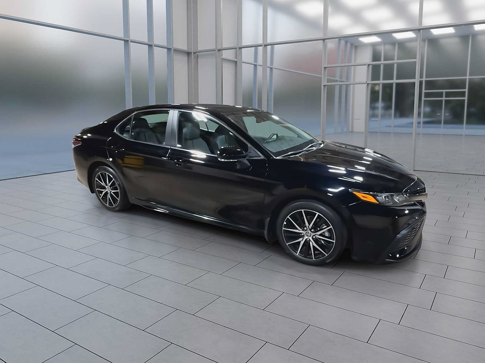 Used 2022 Toyota Camry SE AWD/4WD image 2