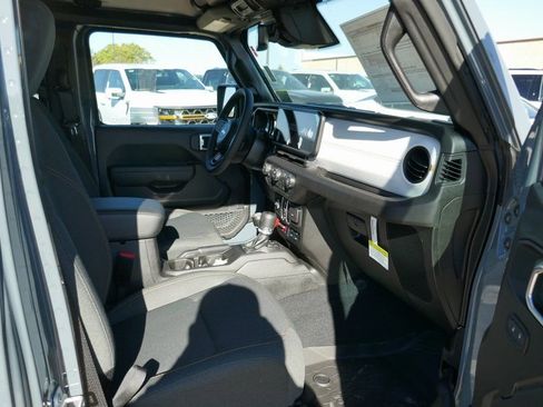 New 2026 Jeep Gladiator Sport AWD/4WD image 12
