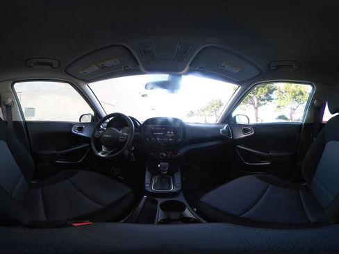 Used 2025 Kia Soul LX w/ LX Technology Package image 40