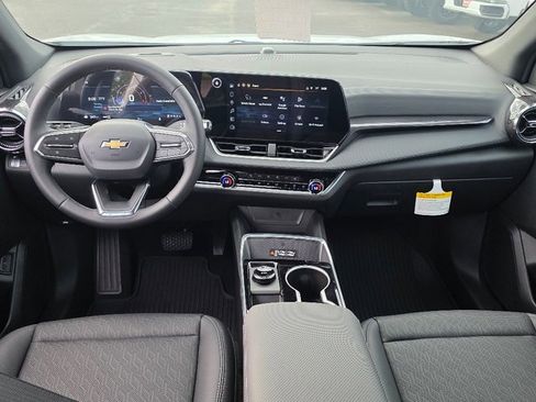 New 2026 Chevrolet Equinox LT w/ Convenience Package II image 2