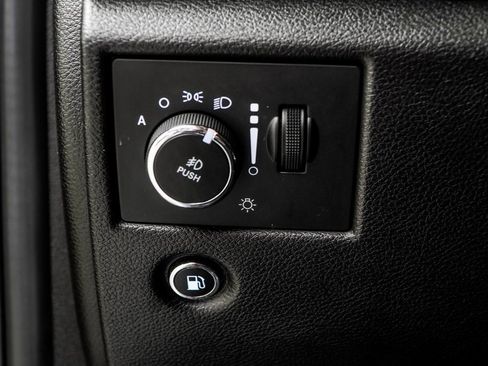 Used 2021 Jeep Grand Cherokee Laredo image 36