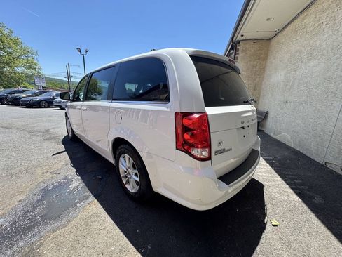 Used 2019 Dodge Grand Caravan SXT FWD image 4