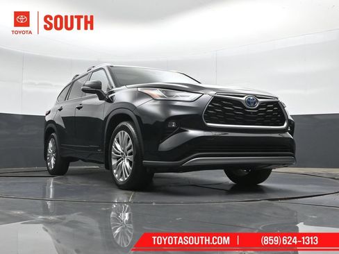 Used 2023 Toyota Highlander Platinum AWD/4WD image 45