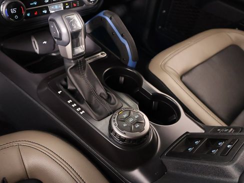 Used 2024 Ford Bronco Wildtrak image 10