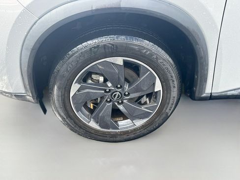 Used 2025 Nissan Rogue SV FWD image 32
