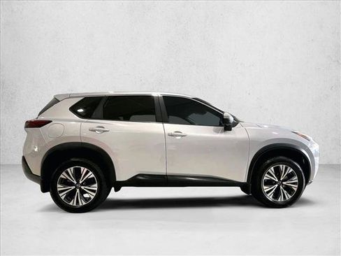 Used 2022 Nissan Rogue SV FWD image 5