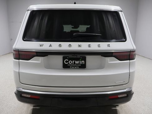 Used 2024 Jeep Wagoneer L Series II w/ Flexible Seating Group AWD/4WD image 3