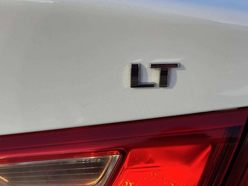 Used 2017 Chevrolet Malibu LT image 15