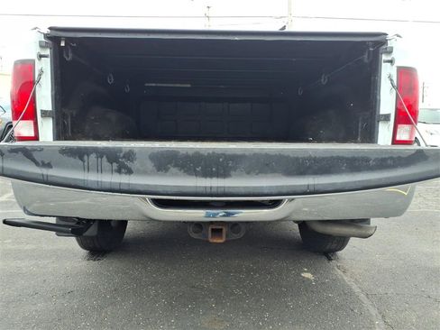 Used 2018 RAM 1500 Classic SLT image 4