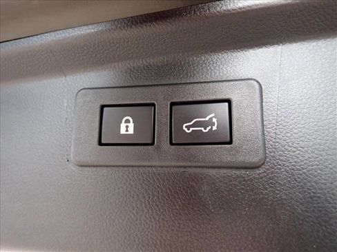 Used 2025 Subaru Outback Premium AWD/4WD image 9
