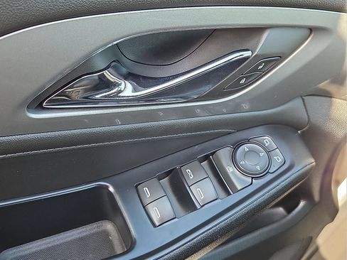 Used 2023 Chevrolet Traverse LT image 14