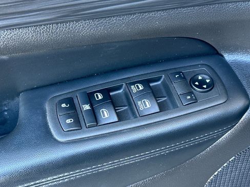 Used 2021 Jeep Grand Cherokee Laredo X image 12