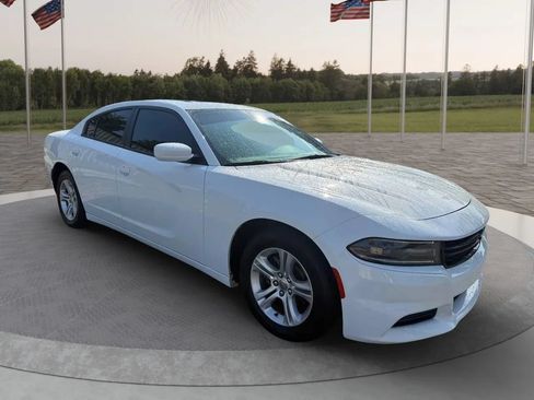 Used 2020 Dodge Charger SXT w/ Leather Interior Group RWD image 6