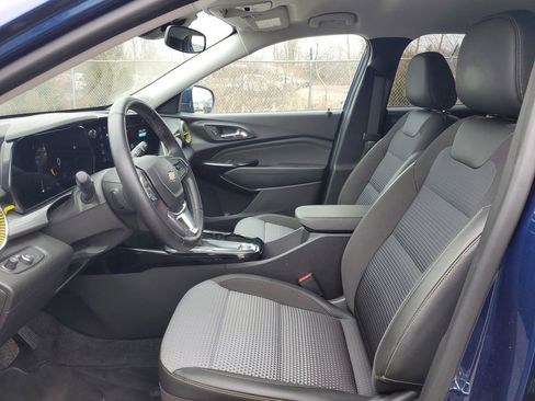 Used 2024 Chevrolet Trax LT w/ Driver Confidence Package image 5